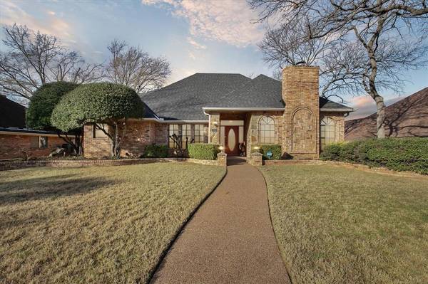 3113 Oakdale Drive, Hurst, TX 76054