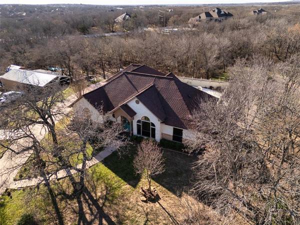 108 Steeds Court, Runaway Bay, TX 76426