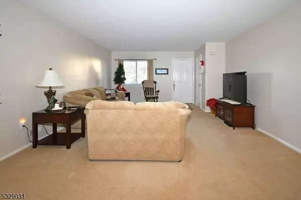 Ewing Twp., NJ 08628,3 Coventry Sq