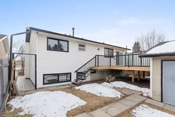 Calgary, AB T1Y 3Y3,895 Pinecliff DR Northeast