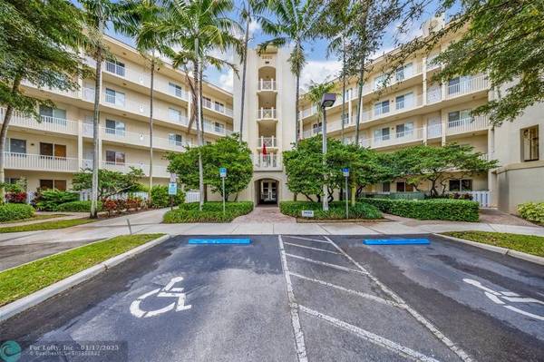 3600 Oaks Clubhouse Dr  #310, Pompano Beach, FL 33069