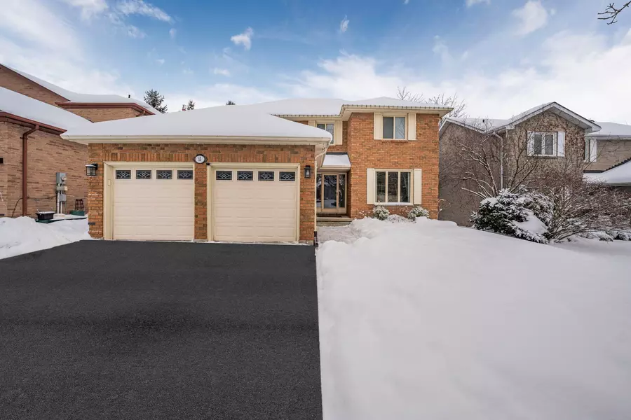 15 Callaghan DR, Barrie, ON L4N 6E8