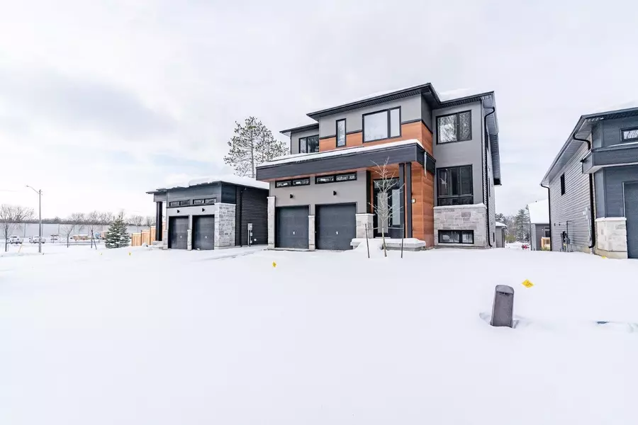 44 Leslie Anne DR, Wasaga Beach, ON L9Z 0K6