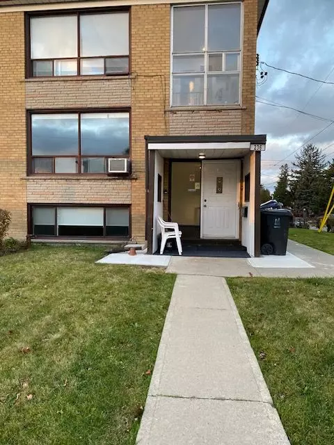 Toronto C06, ON M3H 4R7,236 Overbrook PL #2