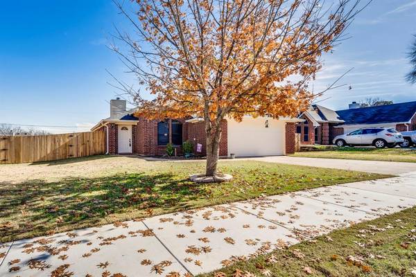 608 Reeves Lane, Kennedale, TX 76060