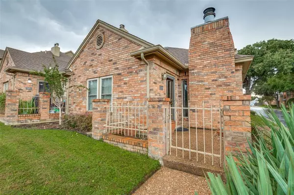 1216 Wooded Trail, Hurst, TX 76053