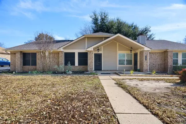 802 Blessing Creek Drive, Euless, TX 76039