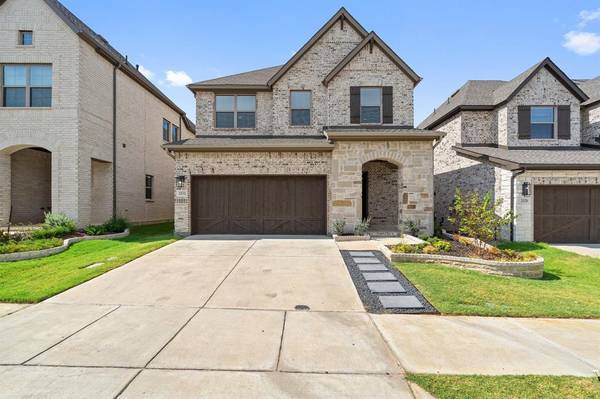 2532 Four Roses Drive, Lewisville, TX 75056