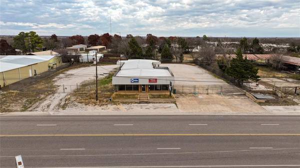 1409 E Wise Street, Bowie, TX 76230