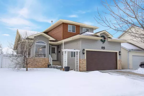 42 Lakeway BLVD, Sylvan Lake, AB T4S 2M9