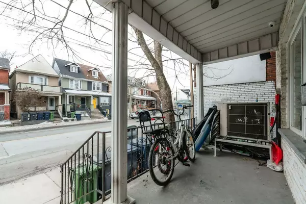 Toronto E03, ON M4K 3T2,817 Pape AVE #Main