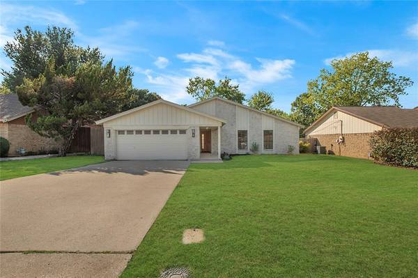 2925 Kimberly Drive, Grapevine, TX 76051