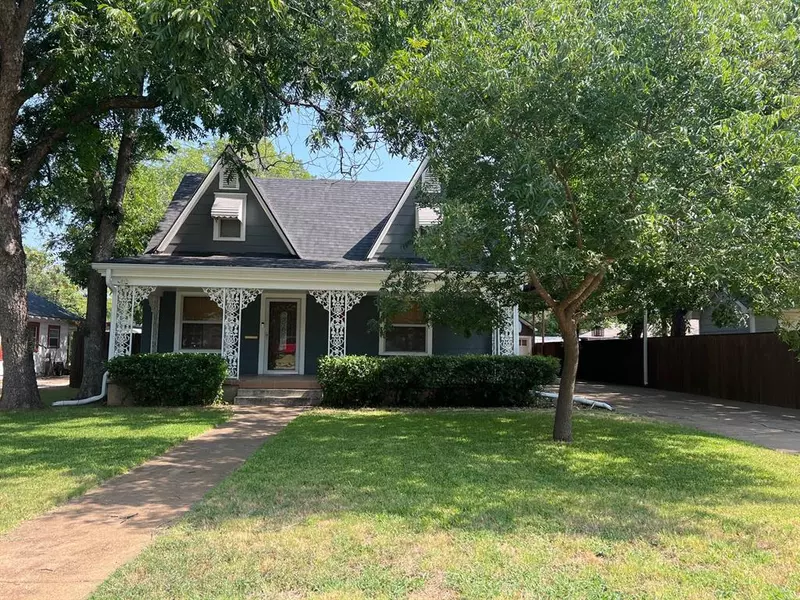 711 Brazos Street, Graham, TX 76450