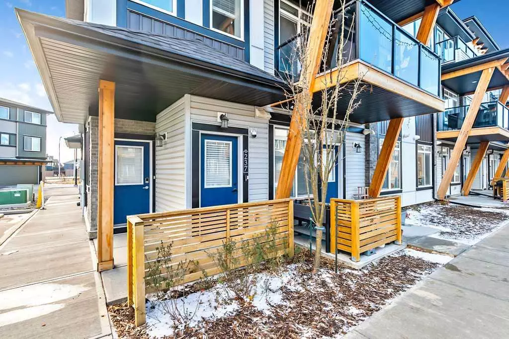 Calgary, AB T3J 0Y3,237 Savanna WALK NE