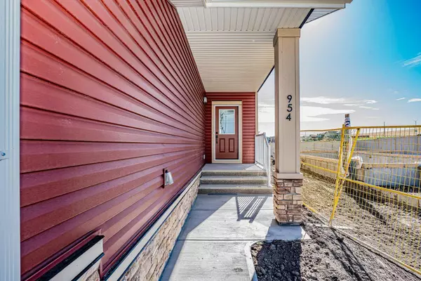 Airdrie, AB T4B 5K3,954 Bayview Rise Southwest