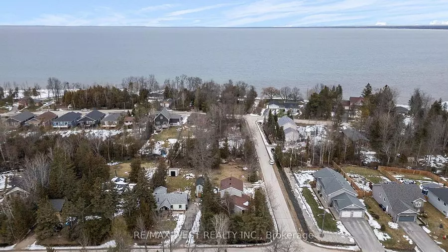 Wasaga Beach, ON L9Z 2Y3,30 Bayswater DR W