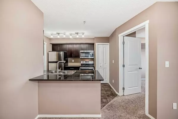 Calgary, AB T2X2B9,81 Legacy BLVD SE #2310