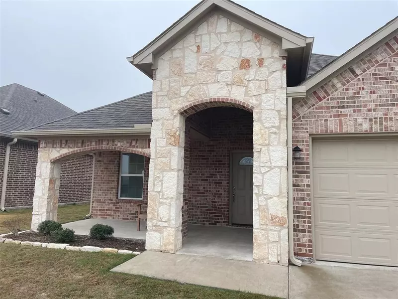 902 Greyson Lane, Greenville, TX 75402