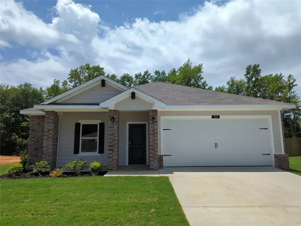 200 S Rainbow Drive, Whitehouse, TX 75791