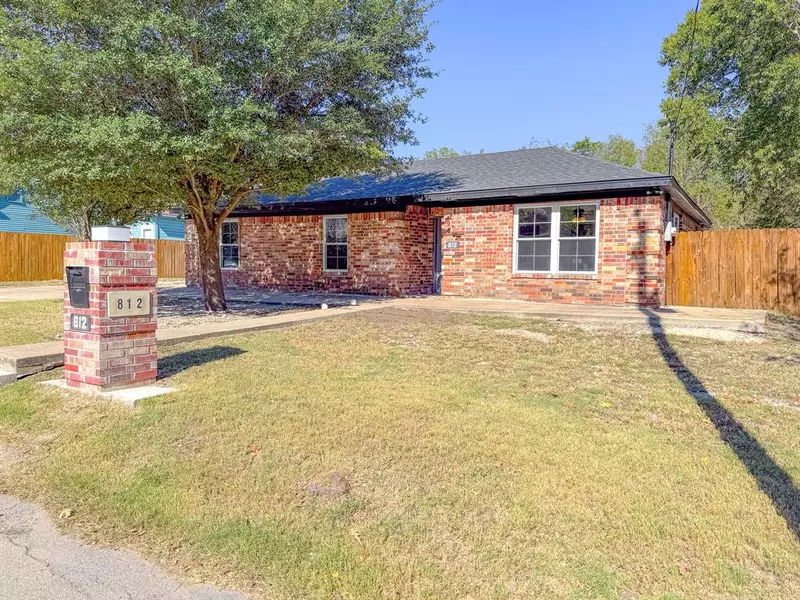 812 W 11th Avenue, Corsicana, TX 75110