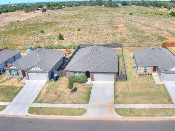 2232 Dillards Drive, Chickasha, OK 73018