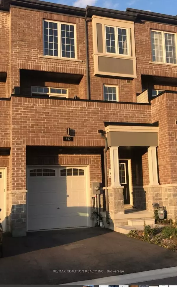 342 Clay Stones ST #Main, Newmarket, ON L3X 0M1