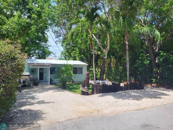 42 Coral Dr, Key Largo, FL 33037