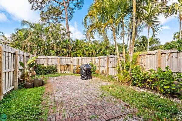 Wilton Manors, FL 33305,2127 NE 11th Ave  #2127