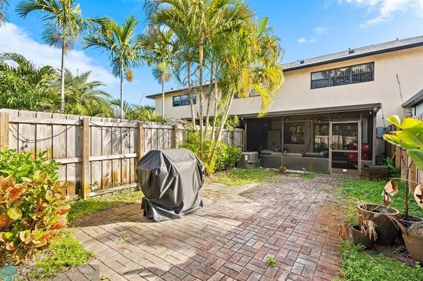 Wilton Manors, FL 33305,2127 NE 11th Ave  #2127