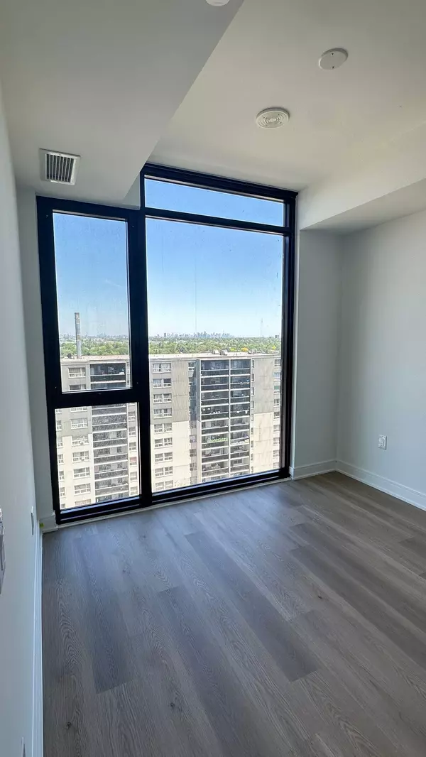 Mississauga, ON L5A 1W4,86 Dundas ST E #1208