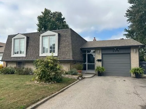 235 Louis DR, Mississauga, ON L5B 1Z1