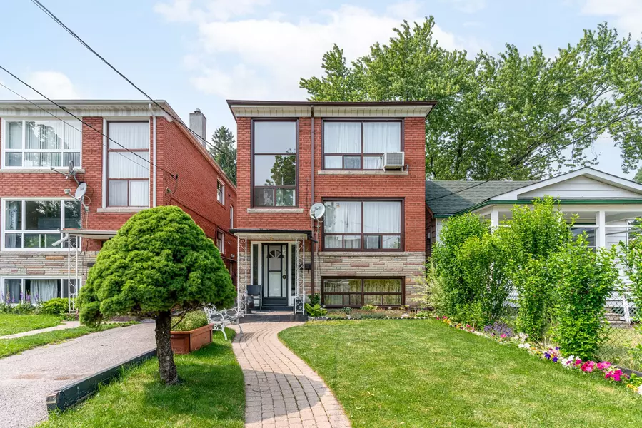 38 Pendeen AVE, Toronto W03, ON M6N 2P3