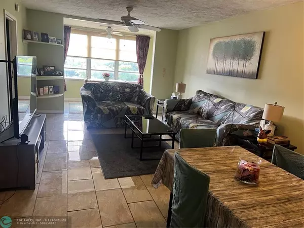 Lauderdale Lakes, FL 33311,2811 Somerset Dr  #312