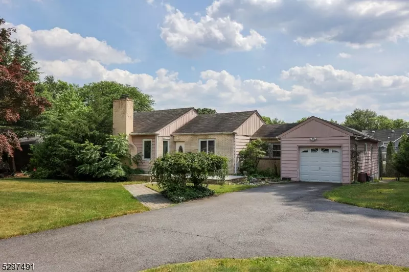 947 Lake Ave, Clark Twp., NJ 07066