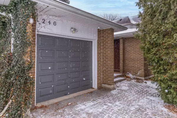 Oakville, ON L6L 3L1,246 Vance DR