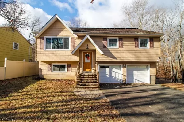 20 Berkley Rd, Hopatcong Boro, NJ 07843