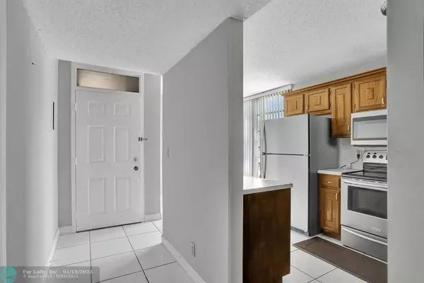 Pompano Beach, FL 33063,6124 Coral Lake Dr  #212