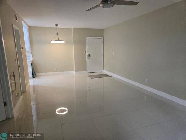 Oakland Park, FL 33311,639 W Oakland Park Blvd  #114-D