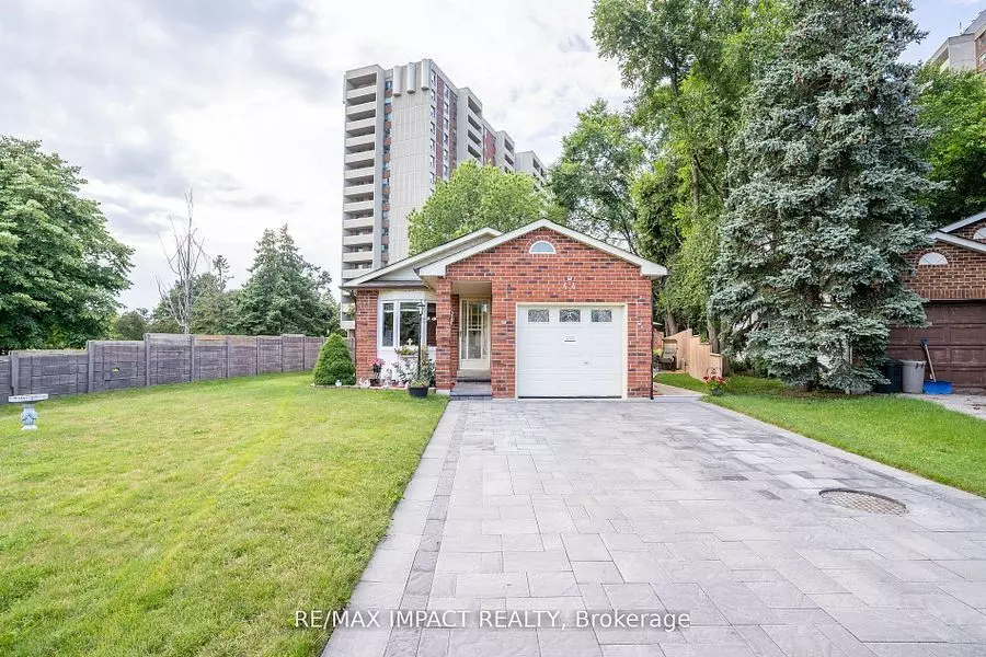 44 Plumridge CIR #1 B/R, Ajax, ON L1S 3Z8