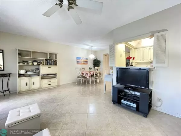 Deerfield Beach, FL 33442,321 Oakridge R  #321