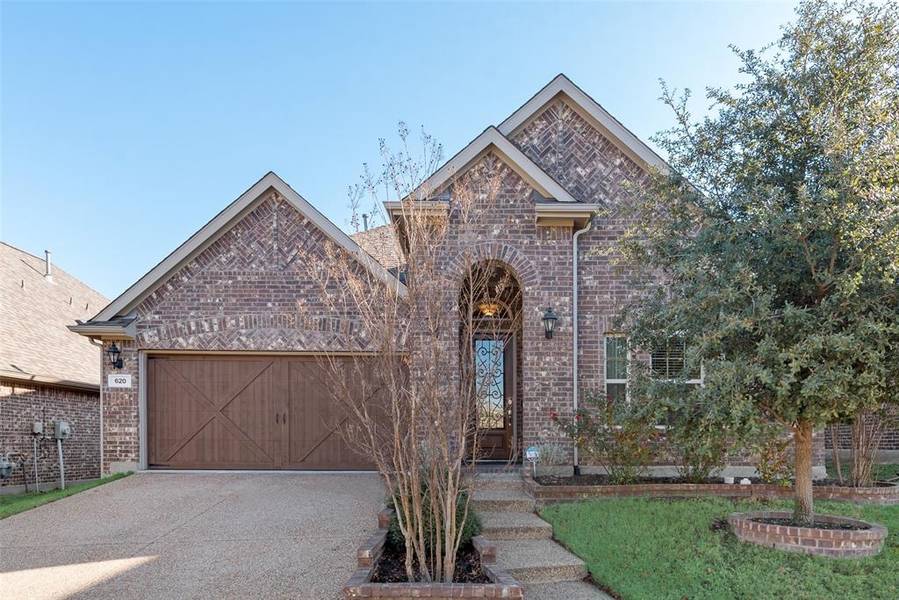 620 Pineview Drive, Euless, TX 76039