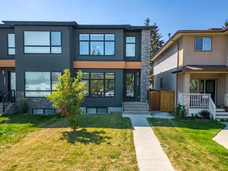 2433 30 ST Southwest, Calgary, AB T3E 2L9