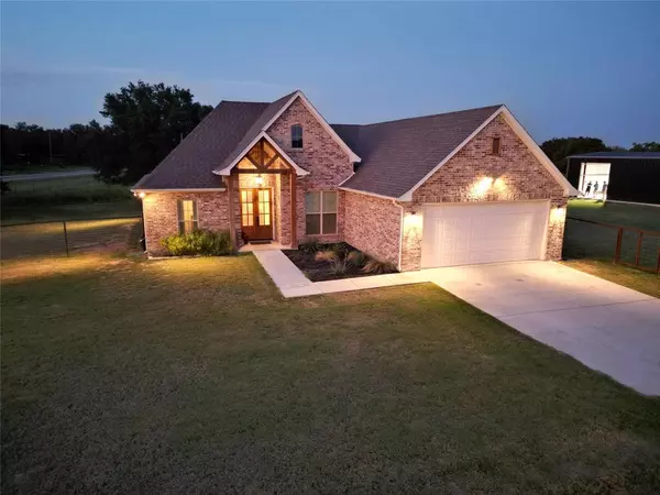 Lipan, TX 76087,401 Weaver Creek Court