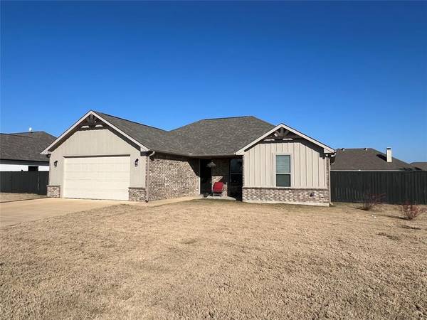 316 W James Street, Mabank, TX 75147