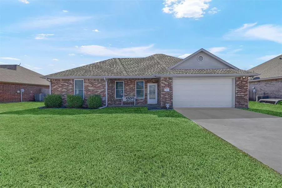 709 Dixie Lane, Whitewright, TX 75491