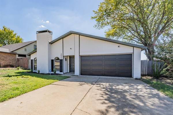 3020 Meandering Way,  Bedford,  TX 76021