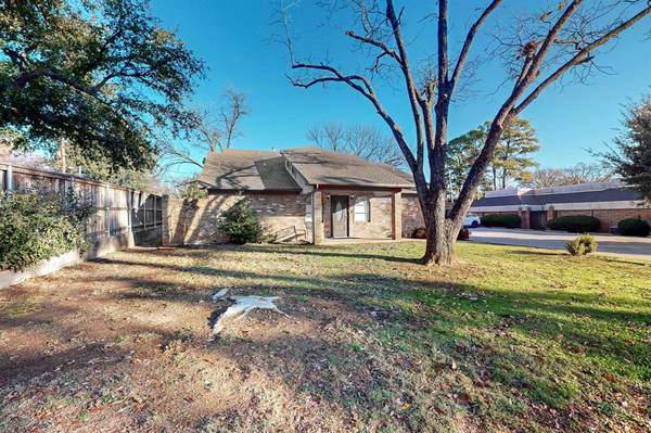 Arlington, TX 76013,925 W Mitchell Street