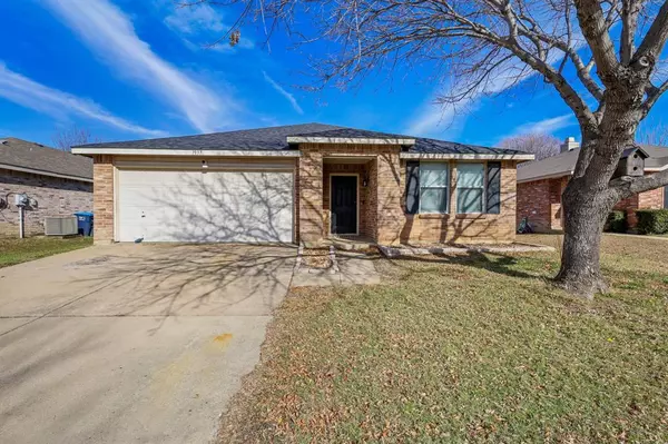 1937 Riverchase Lane, Fort Worth, TX 76247