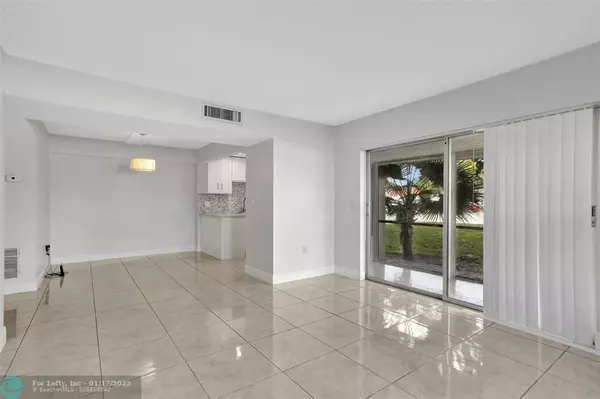 Lauderhill, FL 33319,4156 Inverrary Dr  #111