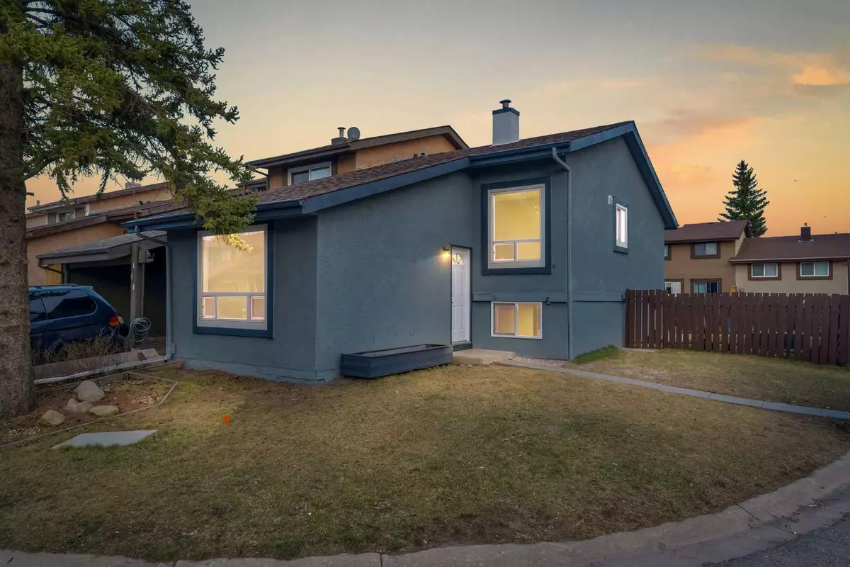 Calgary, AB T1Y 4N6,108 Pinecliff Close NE